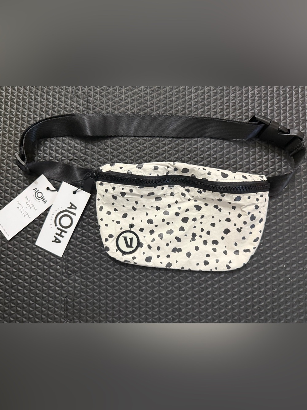 NWT Aloha x Vuori Fanny Pack Dune Dots
